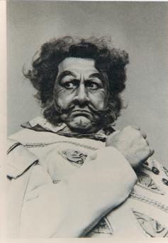 Picture of Ram&oacute;n Vinay as Falstaff